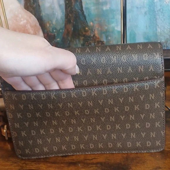 NEW!! DKNY Signature Logo Brown Bryant Flap Over Shoulder Bag/crossbody/ Clutch - Picture 8 of 17